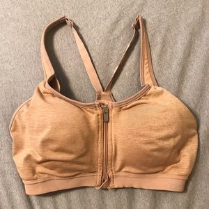 Close front sports bra